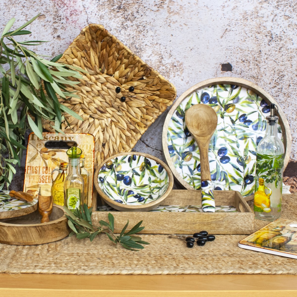 Round mango wood tray with olive motif, 35 cm - Image 4