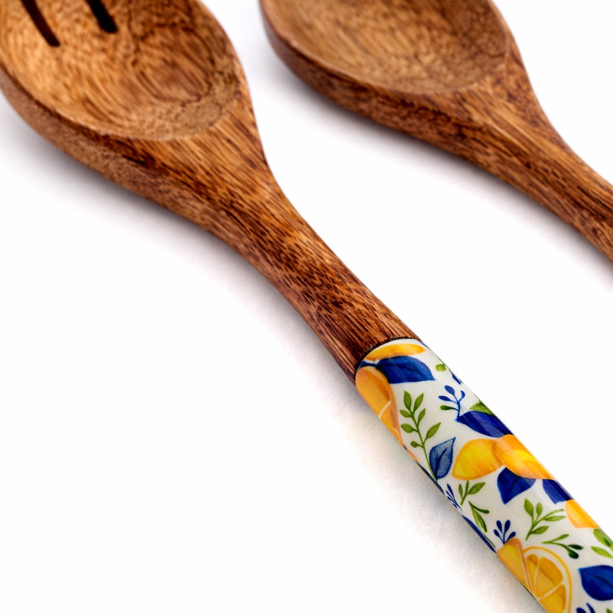 Wood and resin spoon and fork set with lemon motif - Image 4